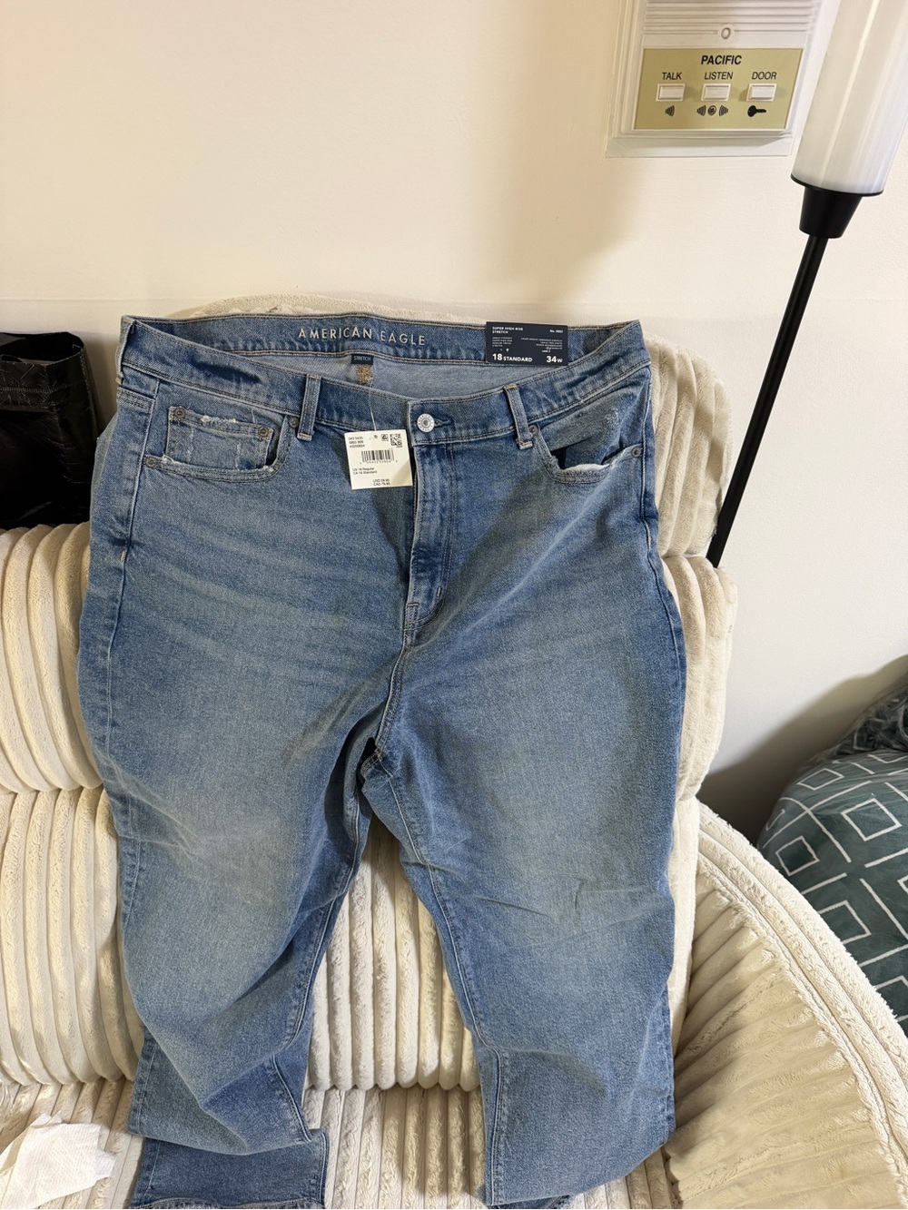 American Eagle Women’s Super High-Rise Stretch Ankle Straight Jeans Size 18 NWT